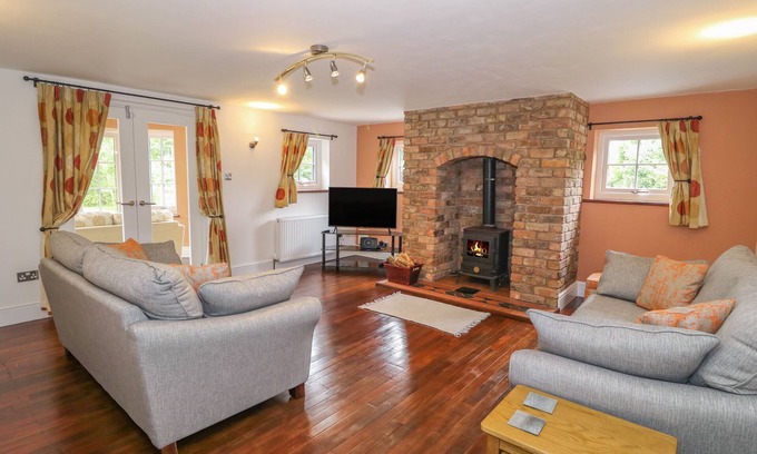 Hendrerwydd Cottage | BAWBEE COTTAGE, family friendly, country holiday cottage in Bodfari