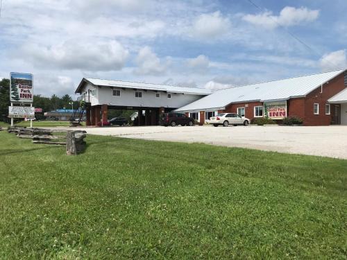 Sherman Station Hotel | Baxter Park Inn