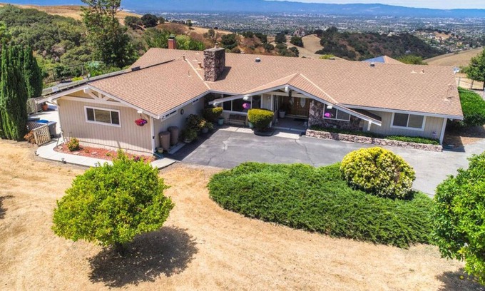 Evergreen Villa | Bay Area Views Retreat and Events at Veranda Hills