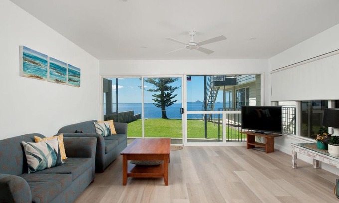 Salamander Bay Villa | Bay Beach at Salamander Bay