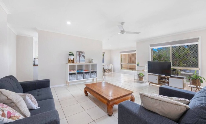 Pialba House | Bay Breeze Easygoing Beachside Living for Families