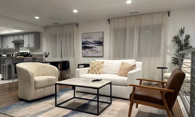 Lawndale House | Bay Breeze Hideaway Near Manhattan and Redondo Beach