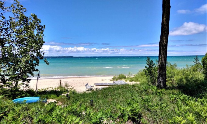 Kewadin House | BAY BREEZES ON LAKE MICHIGAN-GRAND TRAVERSE BAY