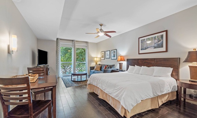 Baytowne Wharf Condo | "Bay-Cation" Sandestin #4207 Studio Sleeps 4