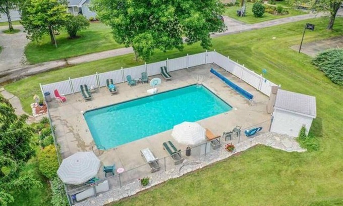 Sturgeon Bay House | Bay Cliff Cottage Retreat | A Southern Door County Retreat