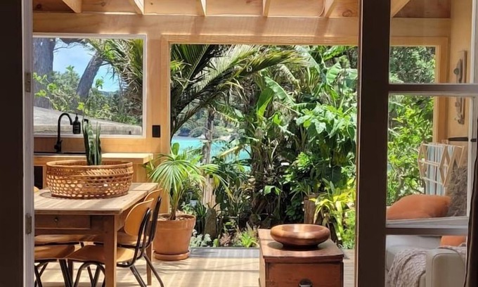 Tryphena House | Bay Cottage Great Barrier Island - By 2 Beaches