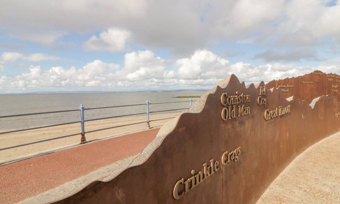 Slyne Cottage | BAY COTTAGE NO 7, pet friendly, country holiday cottage in Morecambe