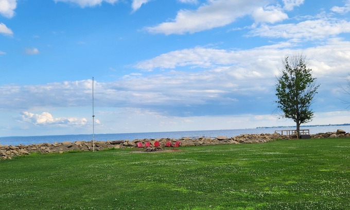 Oconto House | Bay front property! Family friendly and just 30 minutes to Green Bay!