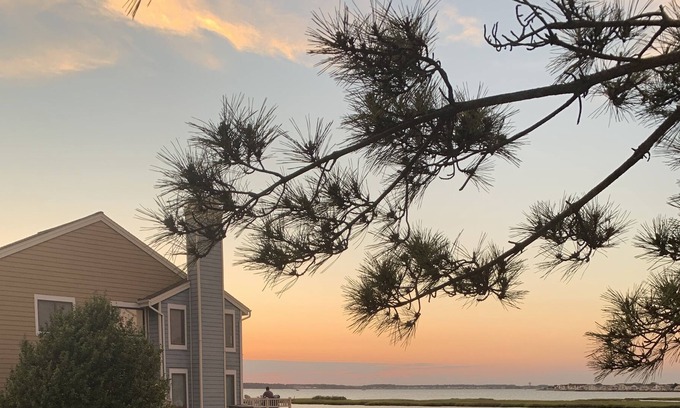 Heron Harbour Isle House | Bay Front Retreat, Sleeps 10, Boat Slip, Close to Everything - 3 BR/2.5 BATH
