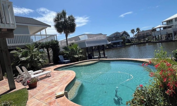 Isla Del Sol House | Bay House with Private Pool, Fishing, Kayaking & Sun Fun. Quiet neighborhood.