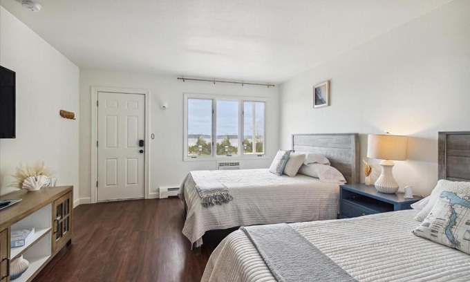 Petoskey Hotel | Bay Inn Of Petoskey