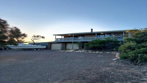 Lake Wangary House | Bay Life - Relax, Unwind andeexperience Coffin Bay Life At Its Best!