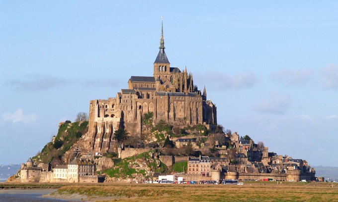 Cherrueix Apartment | Bay of Mont Saint Michel apartment with pool