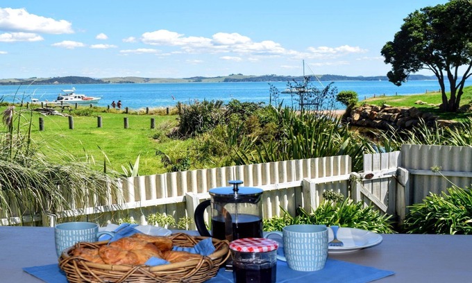 Russell House | Bay Retreat - Absolute Beachfront Holiday Home