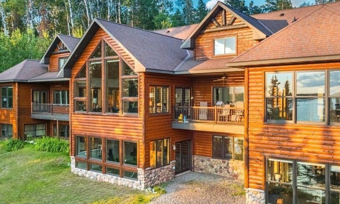 Nevis House | Bay Ridge North Lakeshore Lodge Retreat