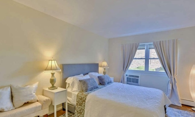 North Bay Shore Apartment | Bay Shore Condo Close to Outdoor Sports & Institutes!