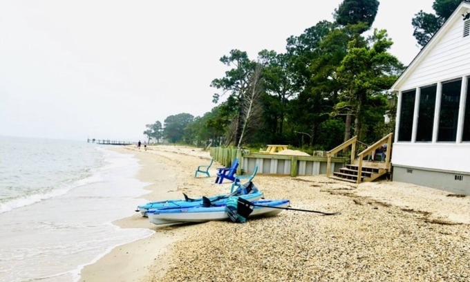 Point Lookout Cottage | 𝑩𝑨𝒀 𝑺𝑰𝑫𝑬 𝑹𝑬𝑻𝑹𝑬𝑨𝑻 𝐇𝐀𝐘𝐒 𝐁𝐄𝐀𝐂𝐇 step of your porch into the sand 𝐂𝐇𝐄𝐒𝐀𝐏𝐄𝐀𝐊𝐄 𝐁𝐀𝐘