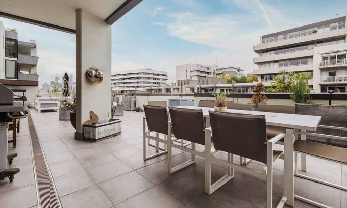 Port Melbourne Apartment | Bay Street Terrace Spacious Indoor Outdoor Design