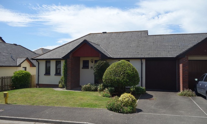 Braunton House | Bay Tree - centre Braunton - Saturday c/over - Walk to restaurants, pubs & shops