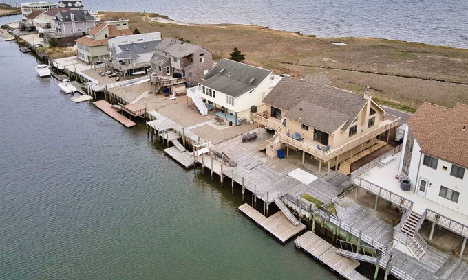 Osborn Island House | BAY FRONT WITH VIEWS, BRING YOUR BOAT!!
