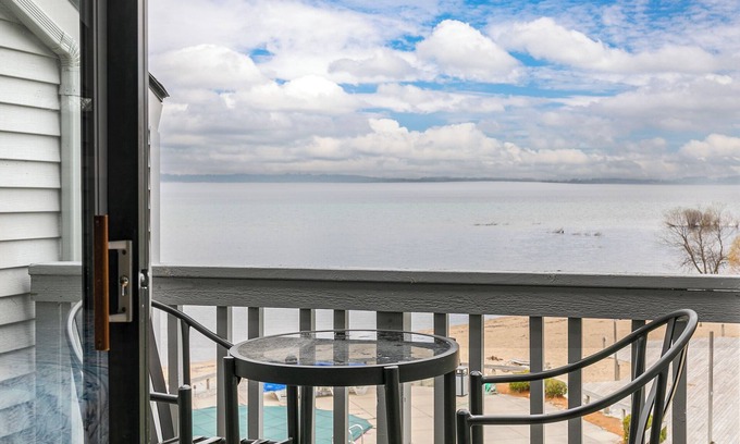 Acme Condo | ποΈ Bay View Couples Retreat @ The Shores | Wow Views | Direct Beach Access β  5586