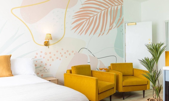 South Cliff Apartment | Bay View Double Cabana + Balcony