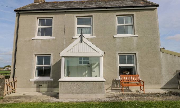 Penycwm Cottage | BAY VIEW FARMHOUSE, family friendly, with a garden in Solva