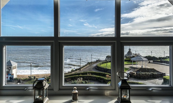 Broadstairs Apartment | Bay View - Private parking, beach views, central location