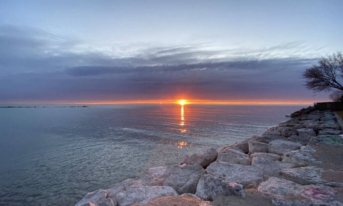 Brussels Cottage | Bay Waterfront - Pet Friendly - Cozy Shore