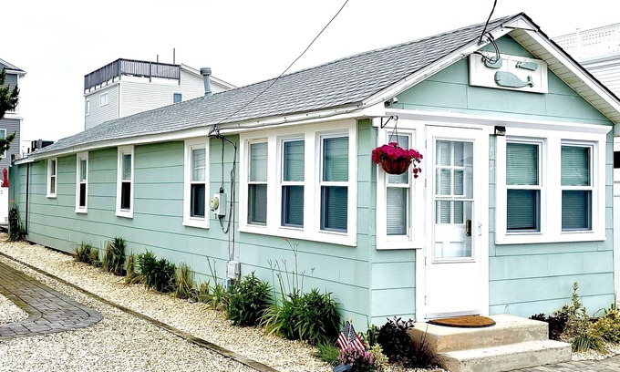 Ship Bottom House | Bay2Beach-Single Family Home nBeautiful Sunsets on the Bay-Block to the Beach