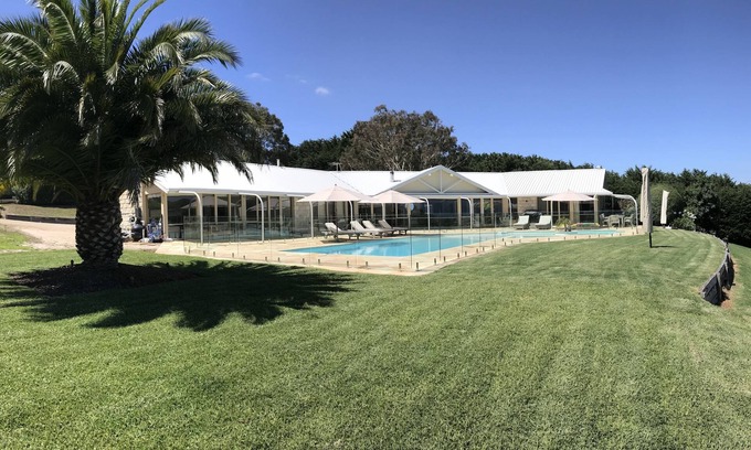 Mount Martha House | Bayfield Resort - Pool | Pickleball | Basketball