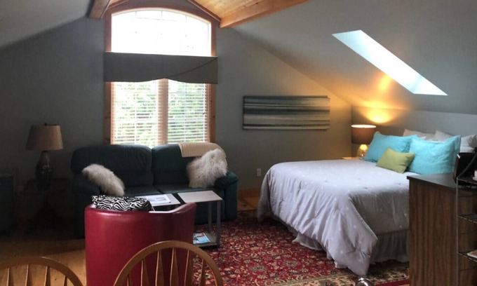 Bayfield Apartment | Bayfield Village Coach