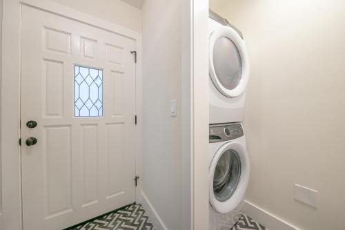 Balboa Peninsula House | Bayfront Beauty II