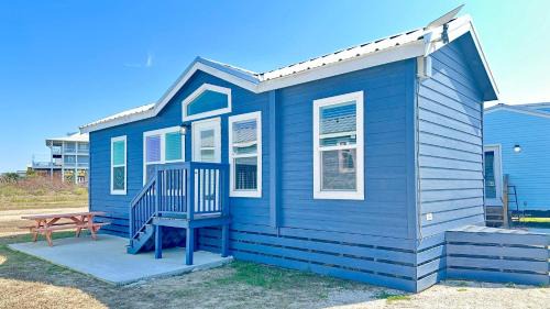 Gilchrist House | Bayfront Bliss & Great Fishing -Water Views & Beach Nearby