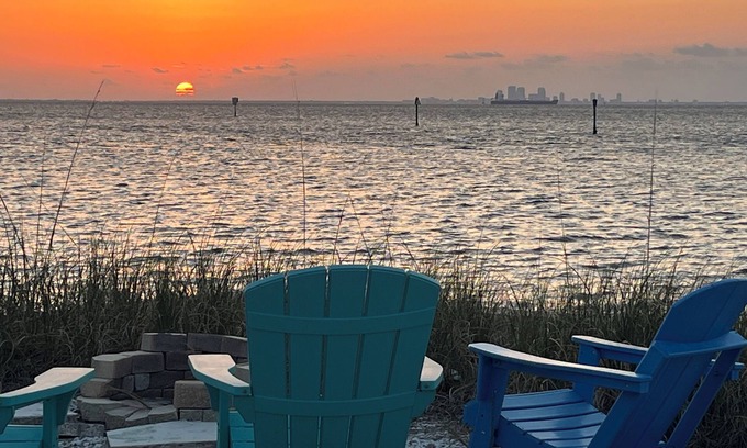Ruskin Cottage | Bayfront Cabana on Tampa Bay with Stunning Sunsets and Dock