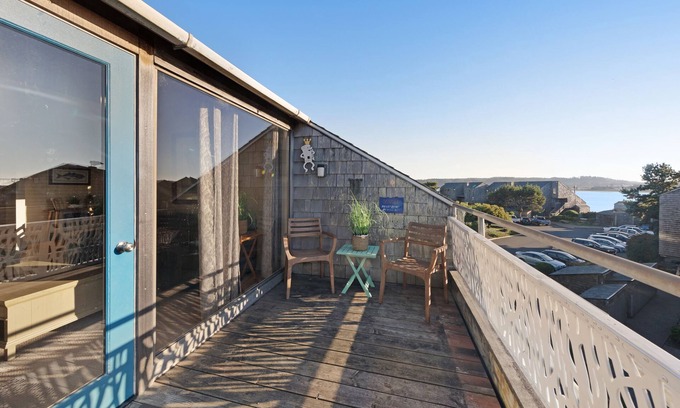 Newport Condo | Bayfront Condo with Spectacular Views & a Shared Gym