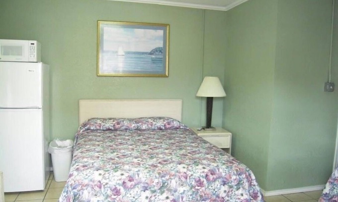 Fulton House | Bayfront Cottage Room 20