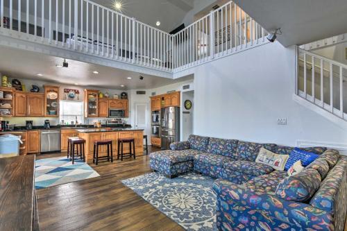 Sportsman Road House | Bayfront Fishing Pier Galveston Island Home!