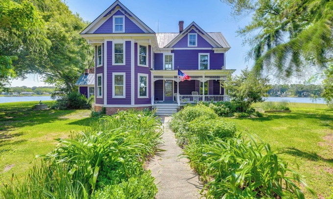 Edwardsville House | Bayfront Heathsville Home w/Crabbing Pier!