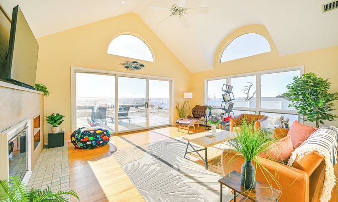 Patchogue House | Bayfront Home in Patchogue w/Deck & Fishing Dock