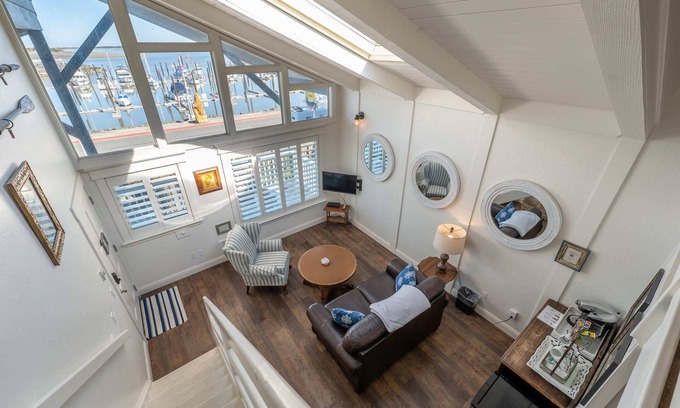 Bandon House | Bayfront Master Suite | Bandon Marina Inn