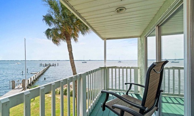 Panama City House | Bayfront townhome with private dock, fishing poles & 2 kayaks provided in Historic St. Andrew's!
