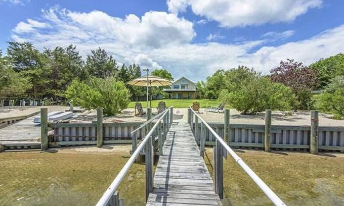 Southold House | Bayfront Vacation Home in Southold, 5 Bedrooms