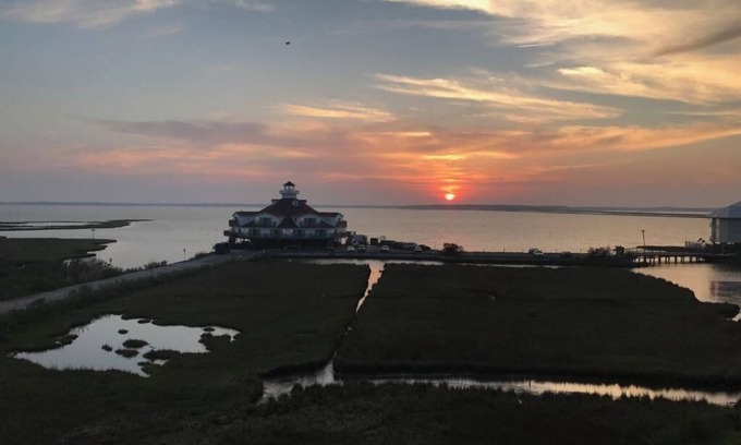 Midtown Ocean City Condo | Bayfront views at 56th St/2 level condo with 2 bayfront balconies! Sleeps 8.