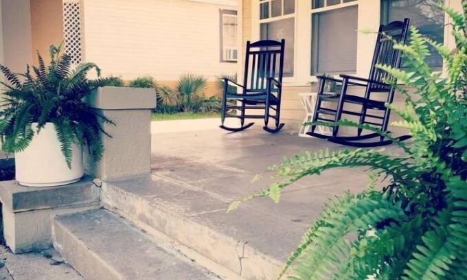 Waco House | Baylor Football Season Ready! Take TWO streets to Downtown & Magnolia Silos!