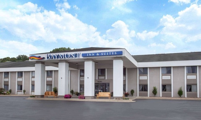 Grand Haven Hotel | Baymont by Wyndham Grand Haven