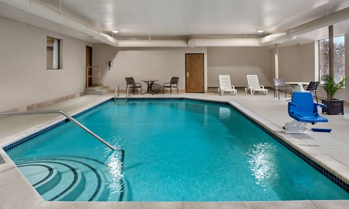 Belleville Hotel | Baymont by Wyndham Belleville Airport Area
