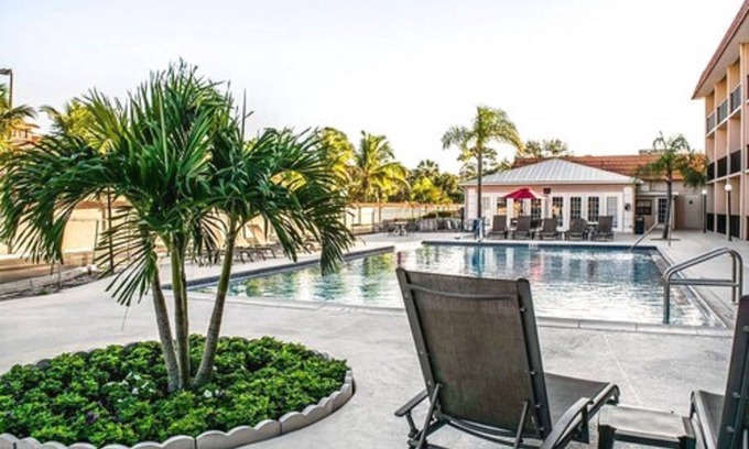 Bonita Springs Hotel | Baymont by Wyndham Bonita Springs Naples North