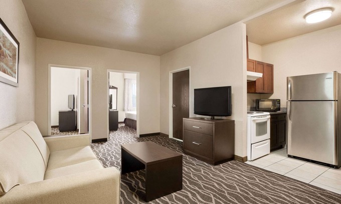 Clute Hotel | Baymont by Wyndham Clute/Lake Jackson