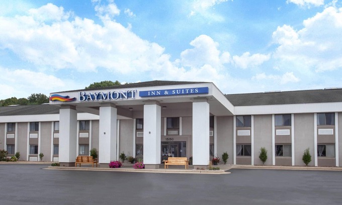 Grand Haven Hotel | Baymont by Wyndham Grand Haven